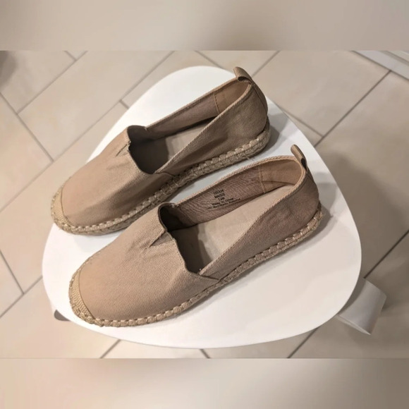 Nude Canvas Espadrilles 7.5 - Picture 1 of 7